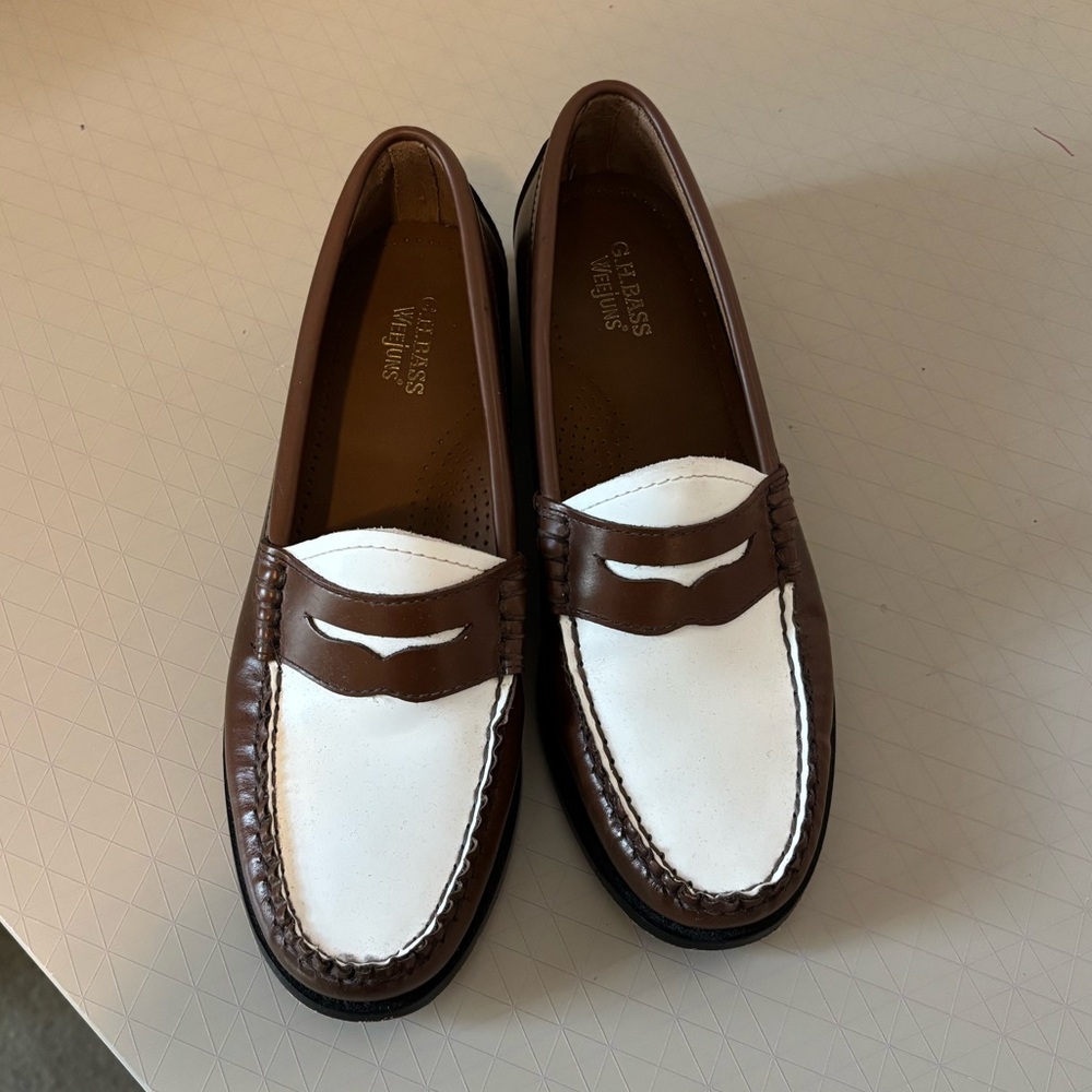 G.H. Bass Weejuns— Whitney Loafer in whiskey and white, size 6.5